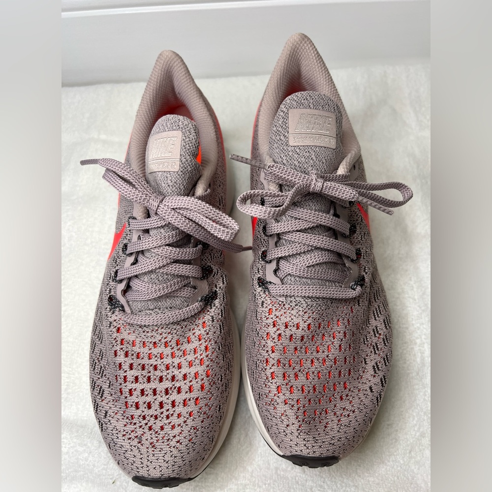 Nike Zoom Pegasus 35 size 8 light pink. New without tags, never worn.